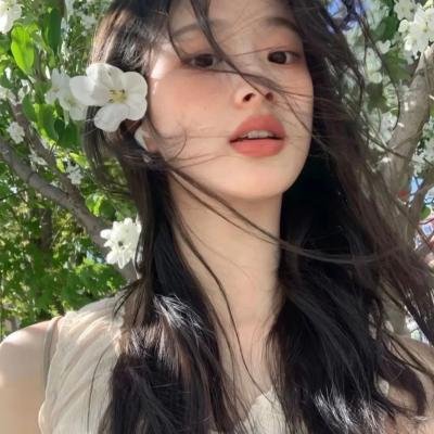绿杨移作两家春
